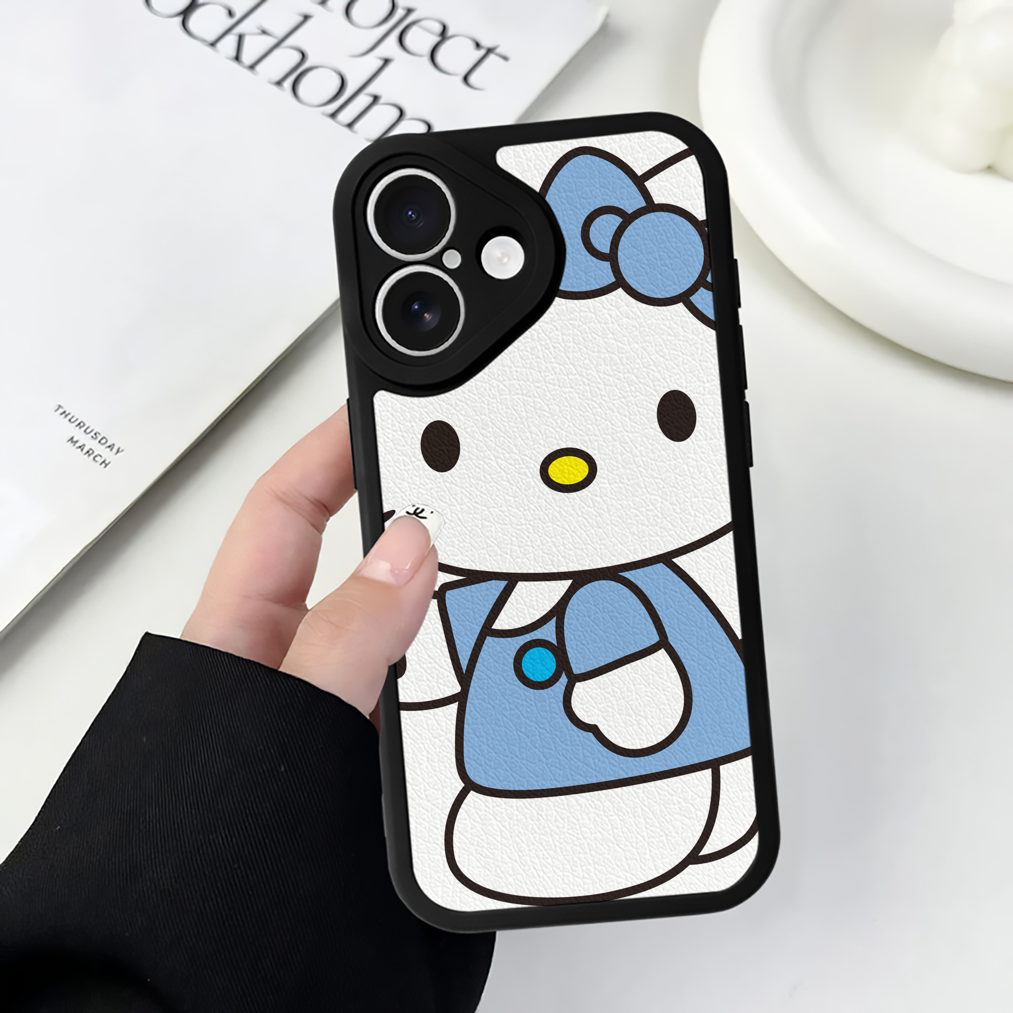 （画像用） Hello Kitty ハローキティ 【iPhone 16シリーズ対応】シリコンスマホケース（レザー調） 材質：シリコン